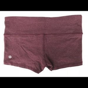 Lululemon like new fitted yoga/running shorts